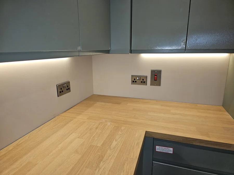 Kitchen sockets and warm under-cabinet lighting